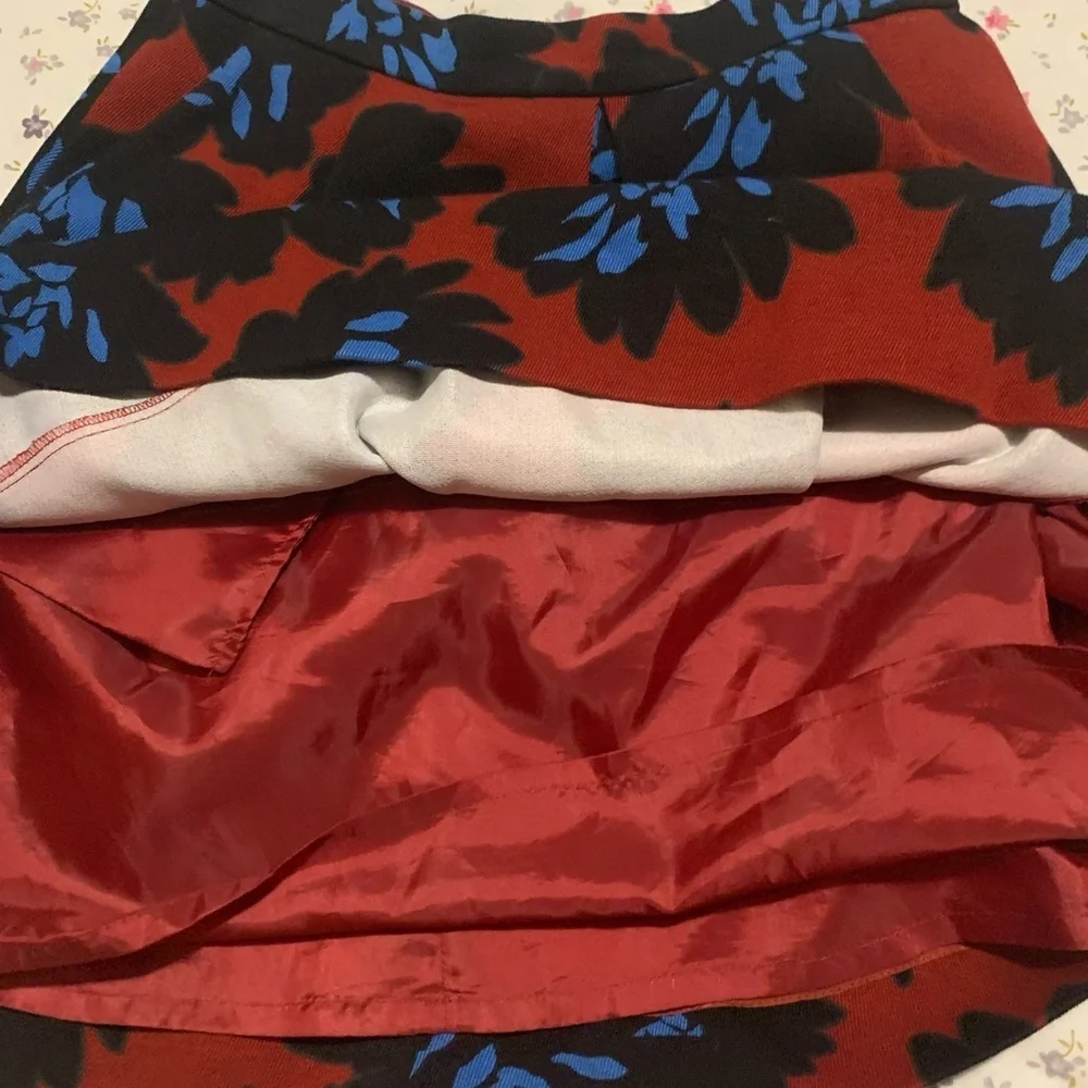 J CREW Stylish Floral Skirt - Red and Blue size 2